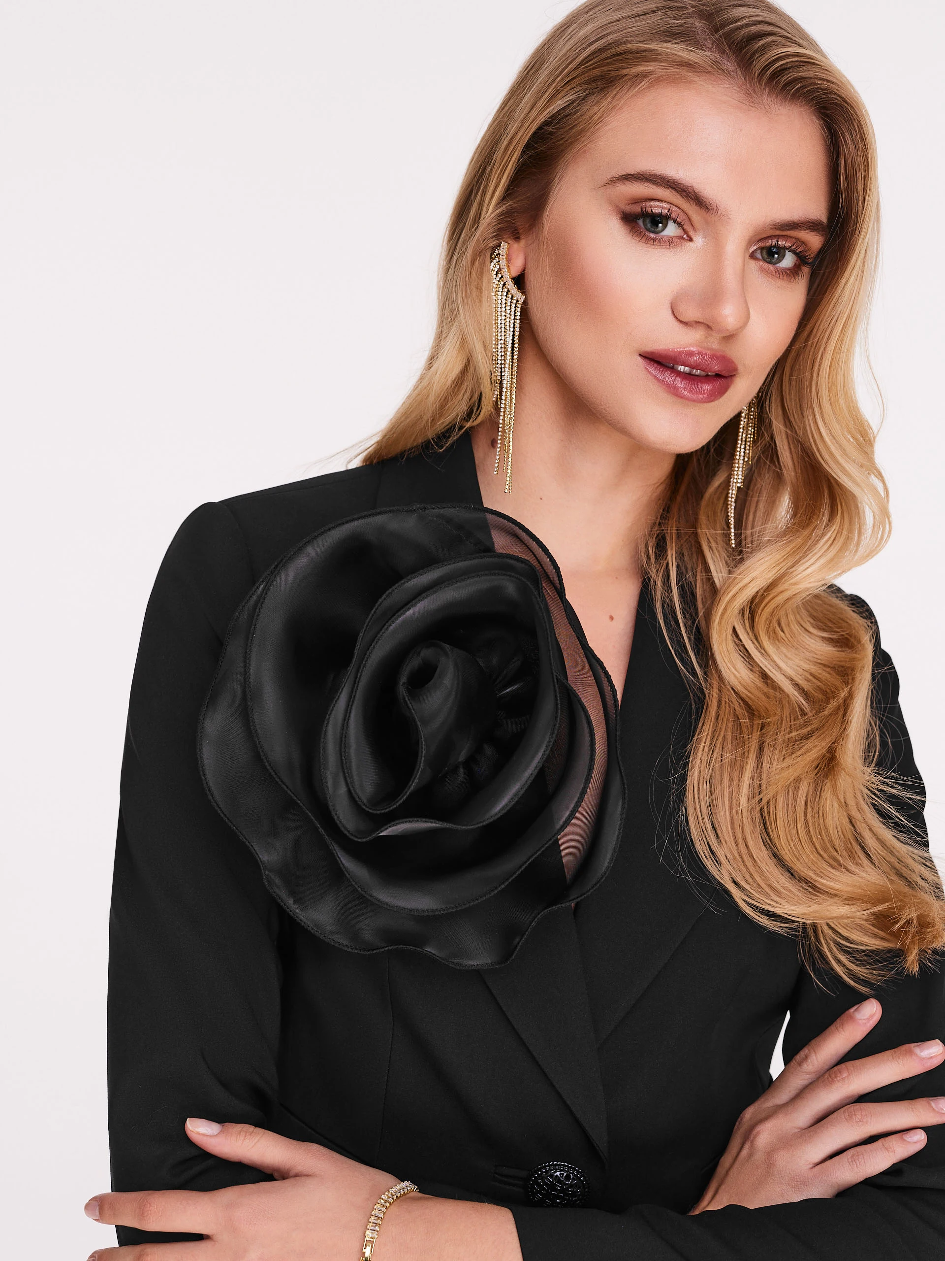 Short black jacket with rose