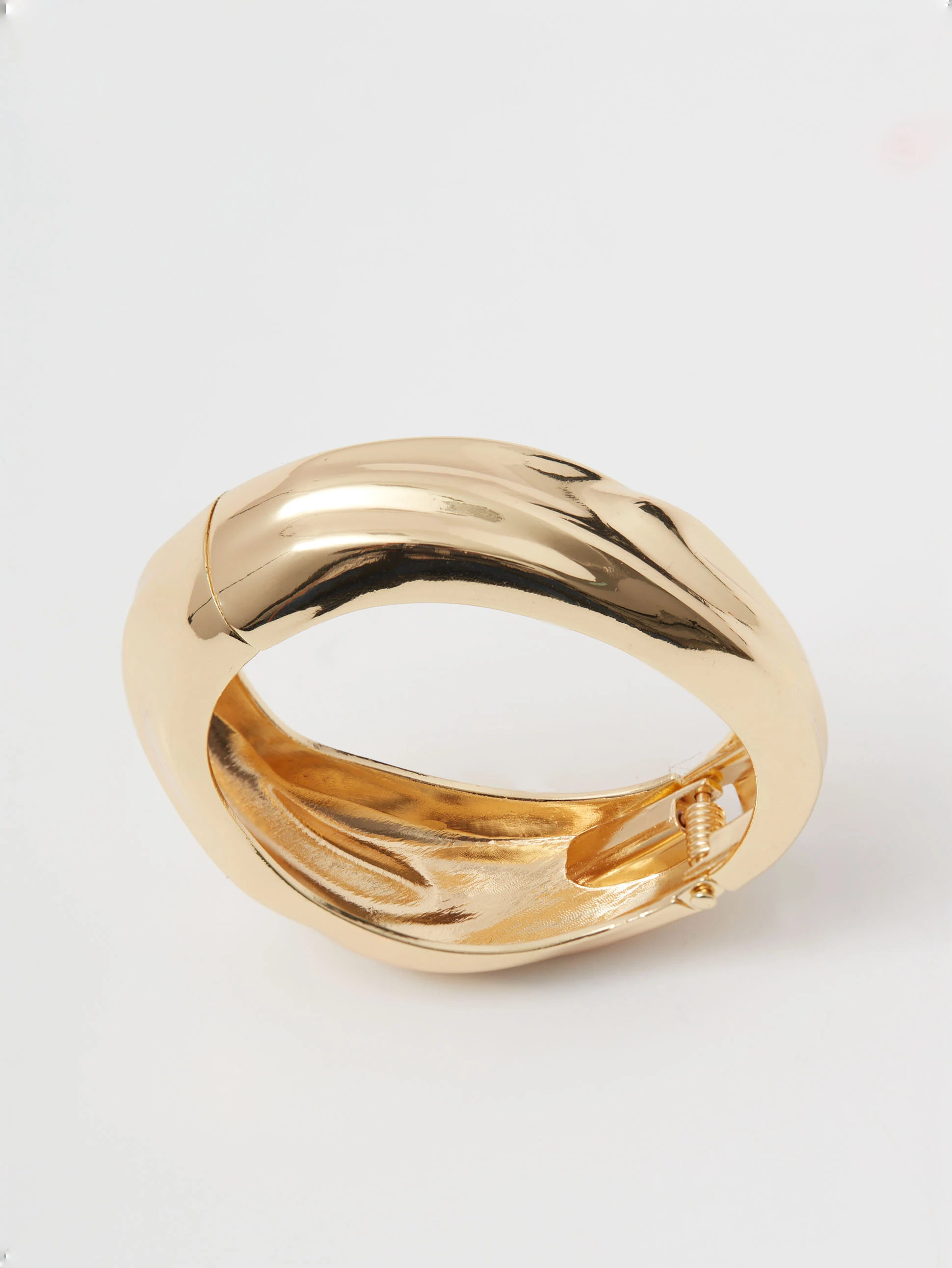 Large gold-plated bracelet with an irregular shape