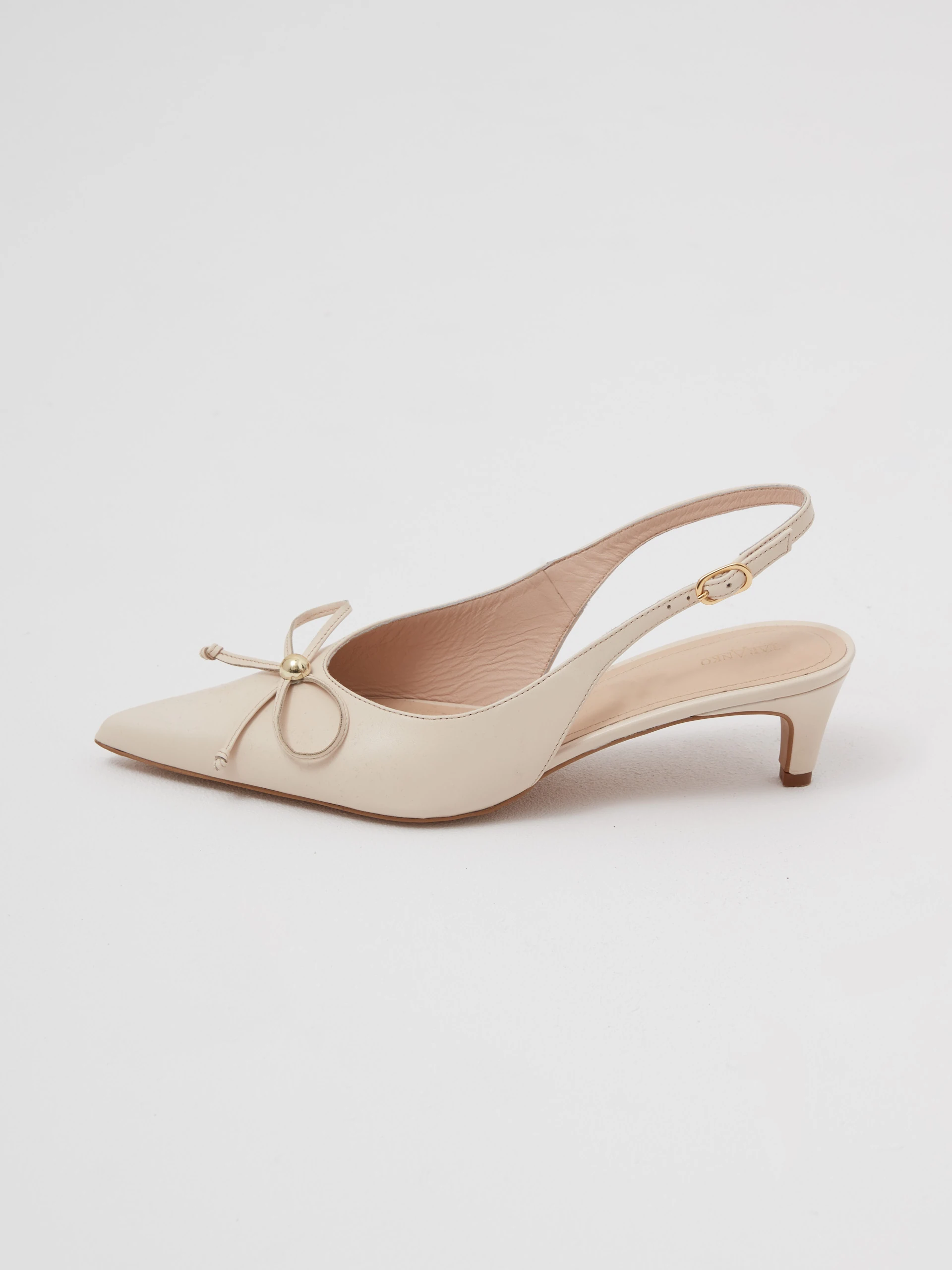 Cream leather pumps with decorative bow