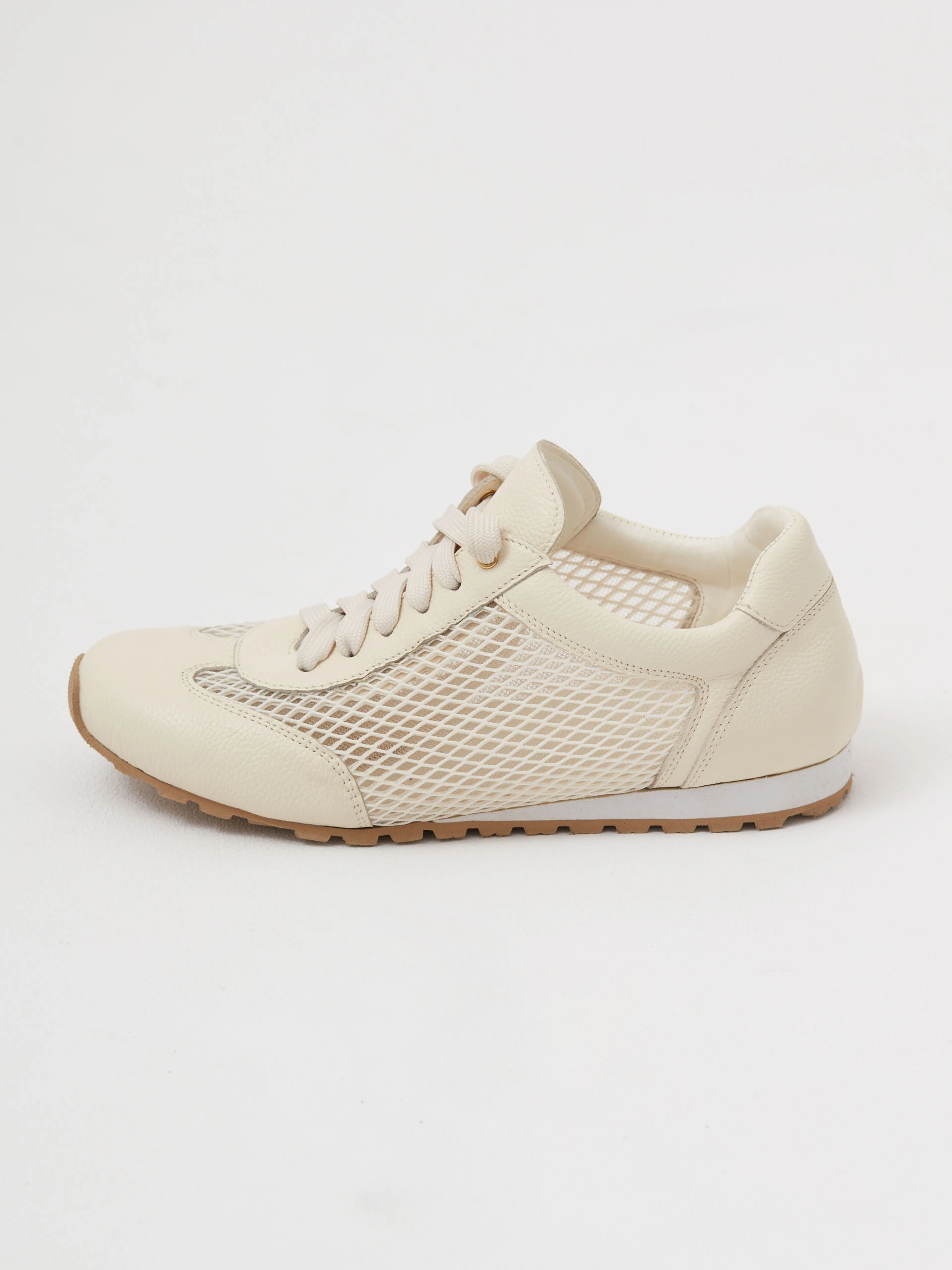 Leather cream sneakers with decorative tags