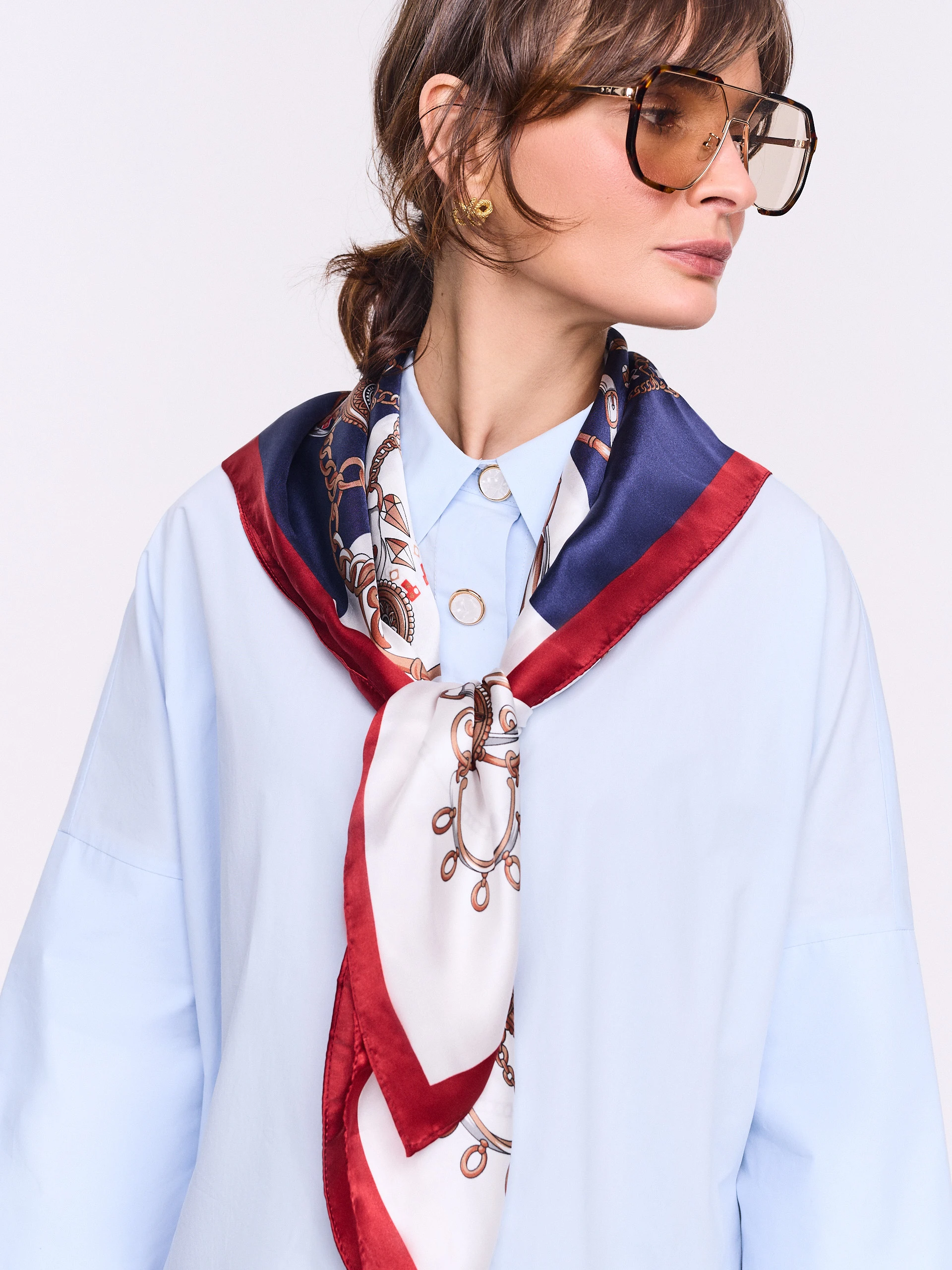 Elegant silk scarf with patterns
