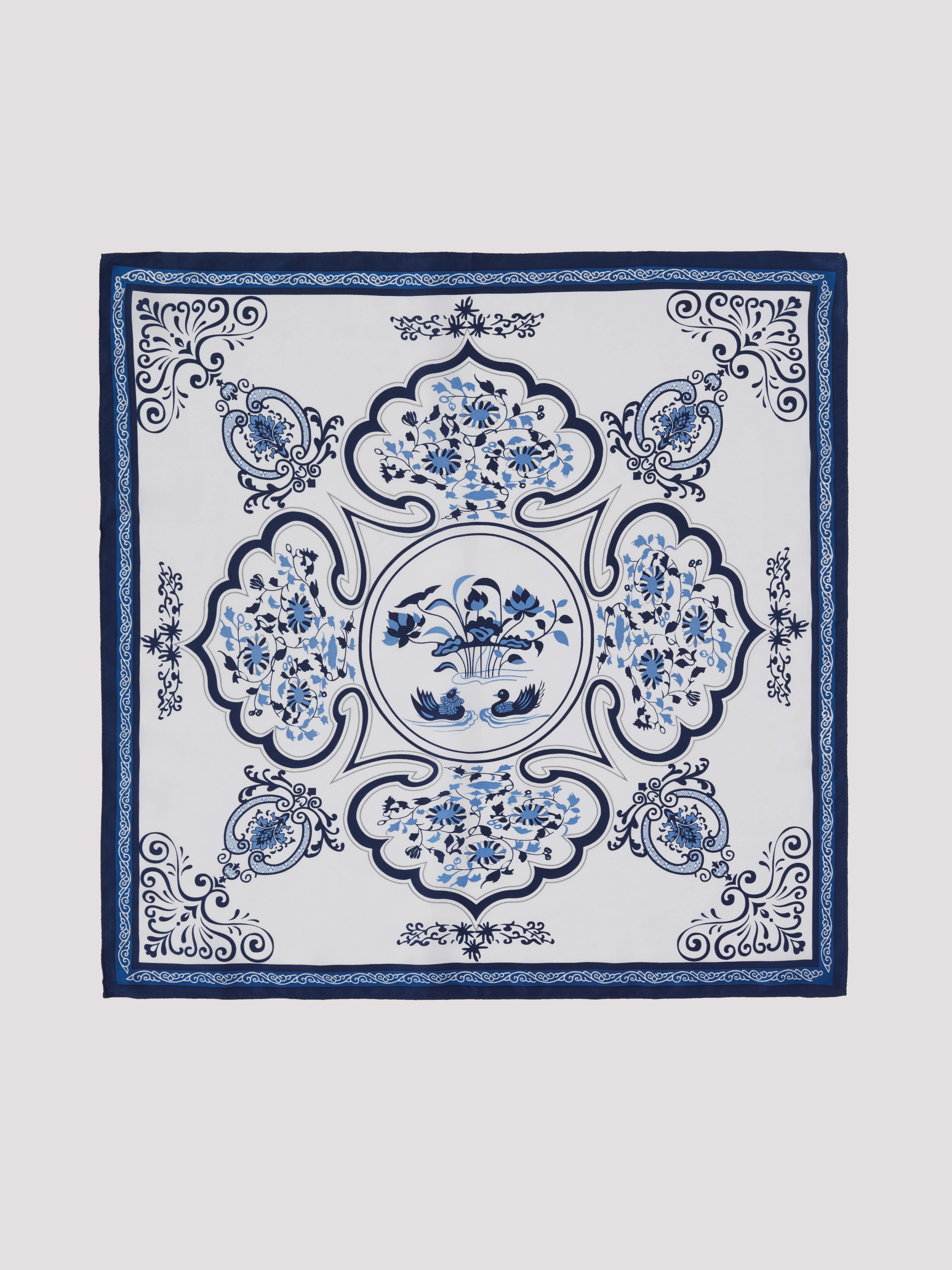 Jedwabna  gawroszka w niebieskie wzory