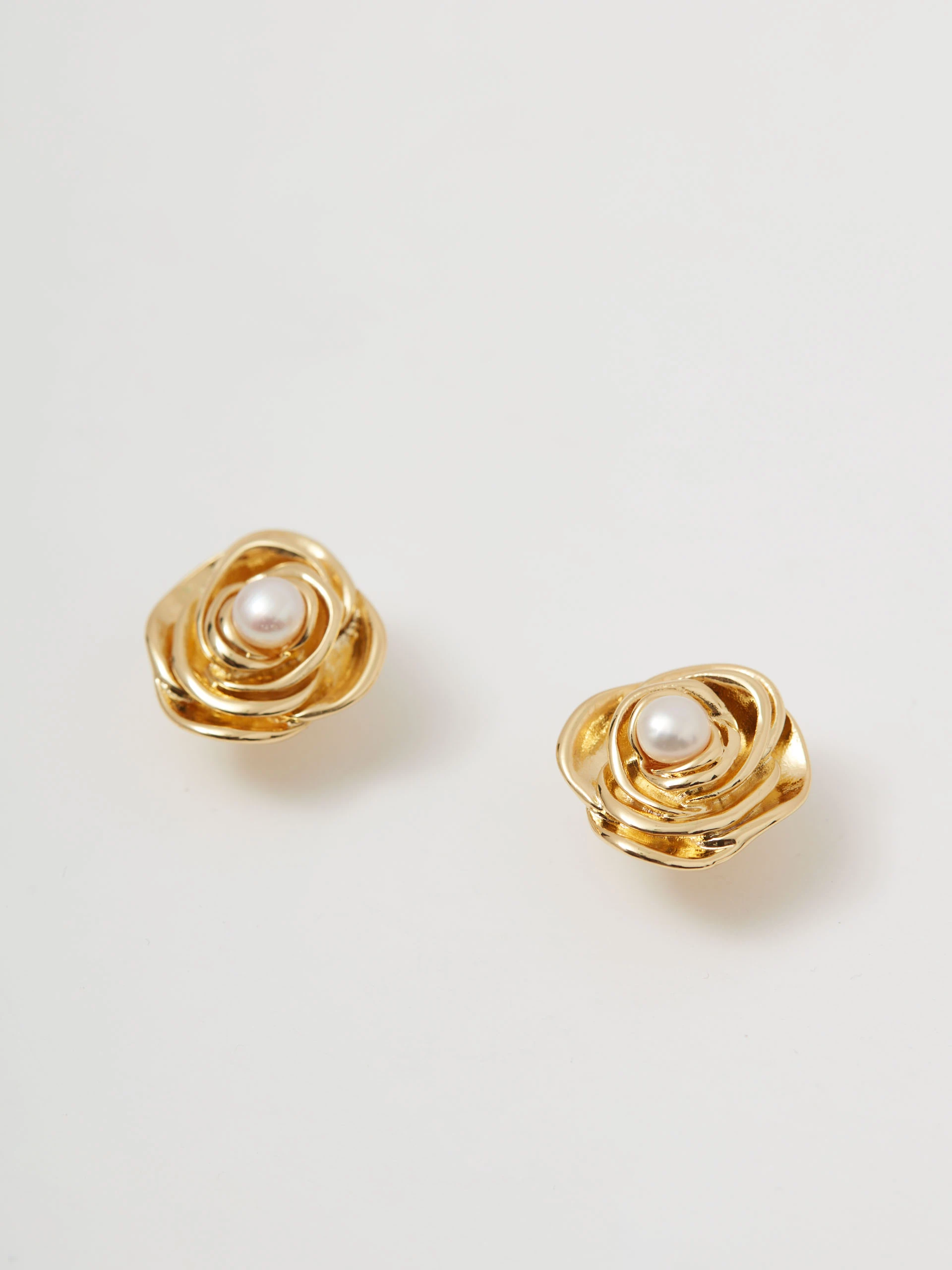 Gold-plated rose-shaped earrings