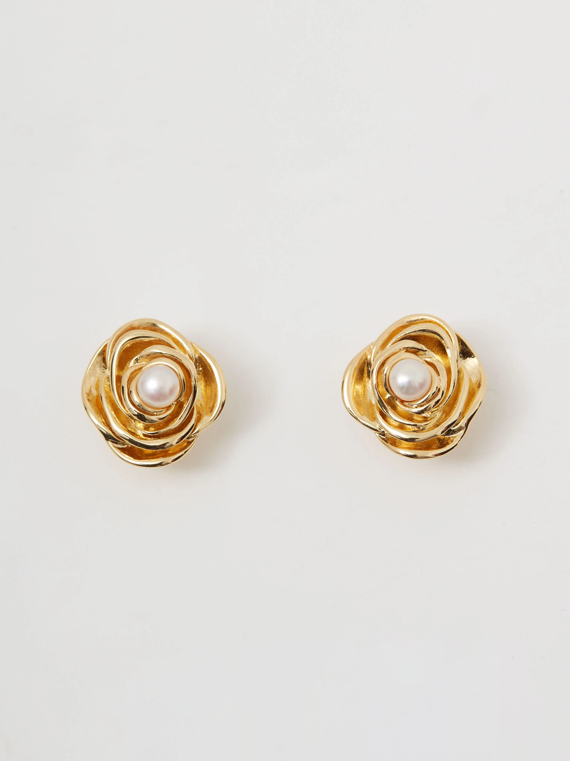 Gold-plated rose-shaped earrings
