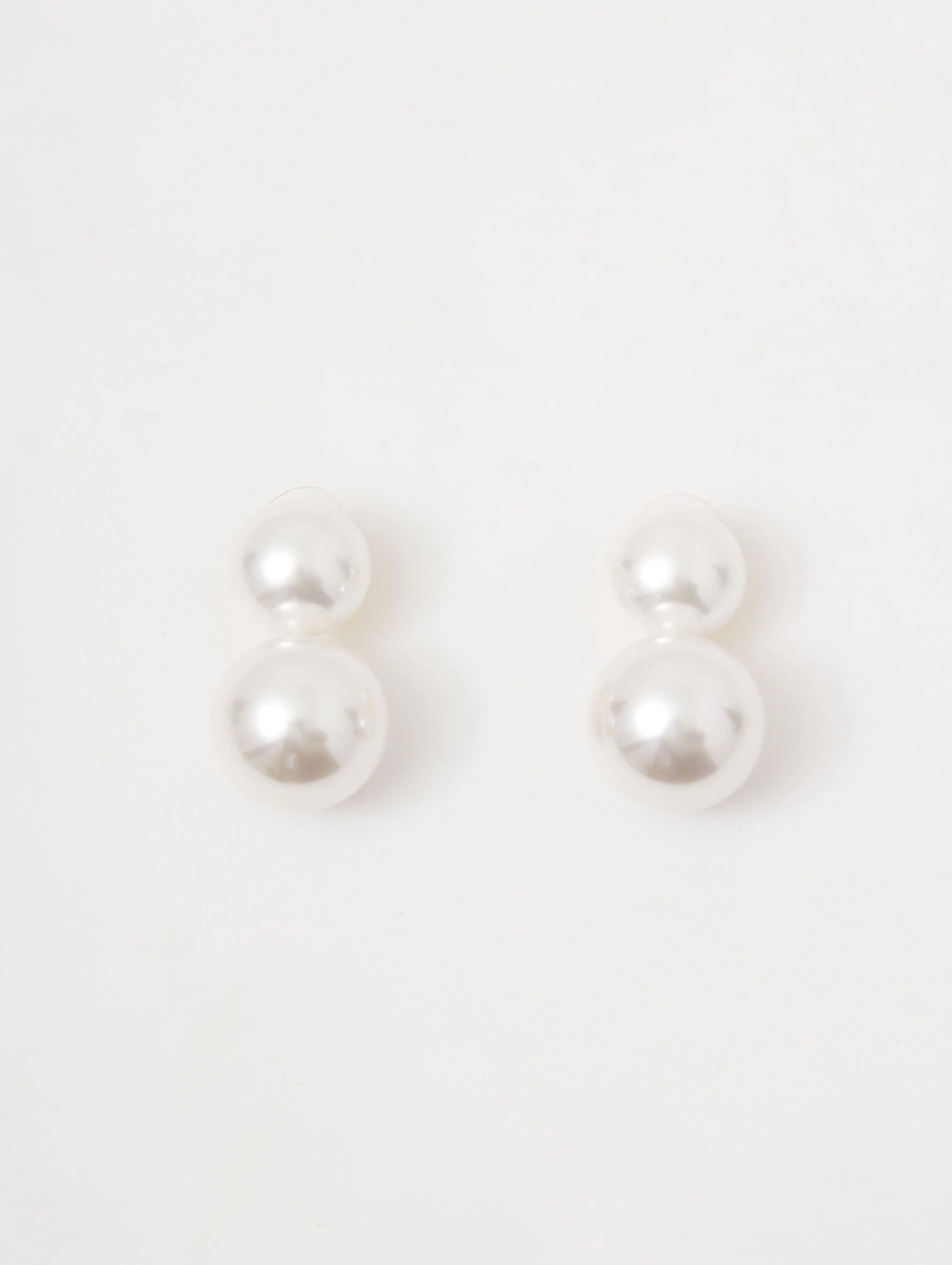 Pearl earrings with gold-plated elements
