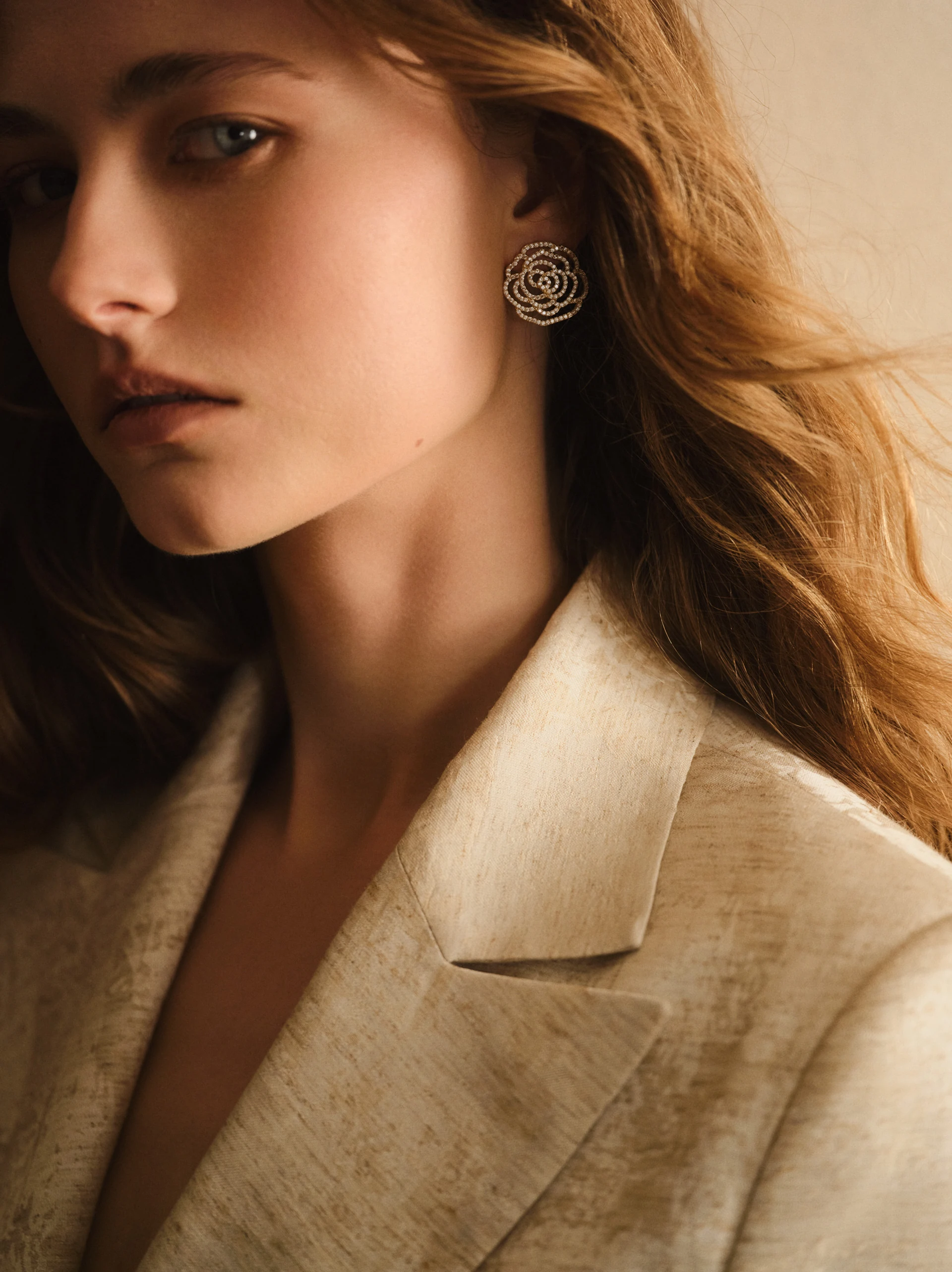 Rose-shaped earrings with zirconia stones