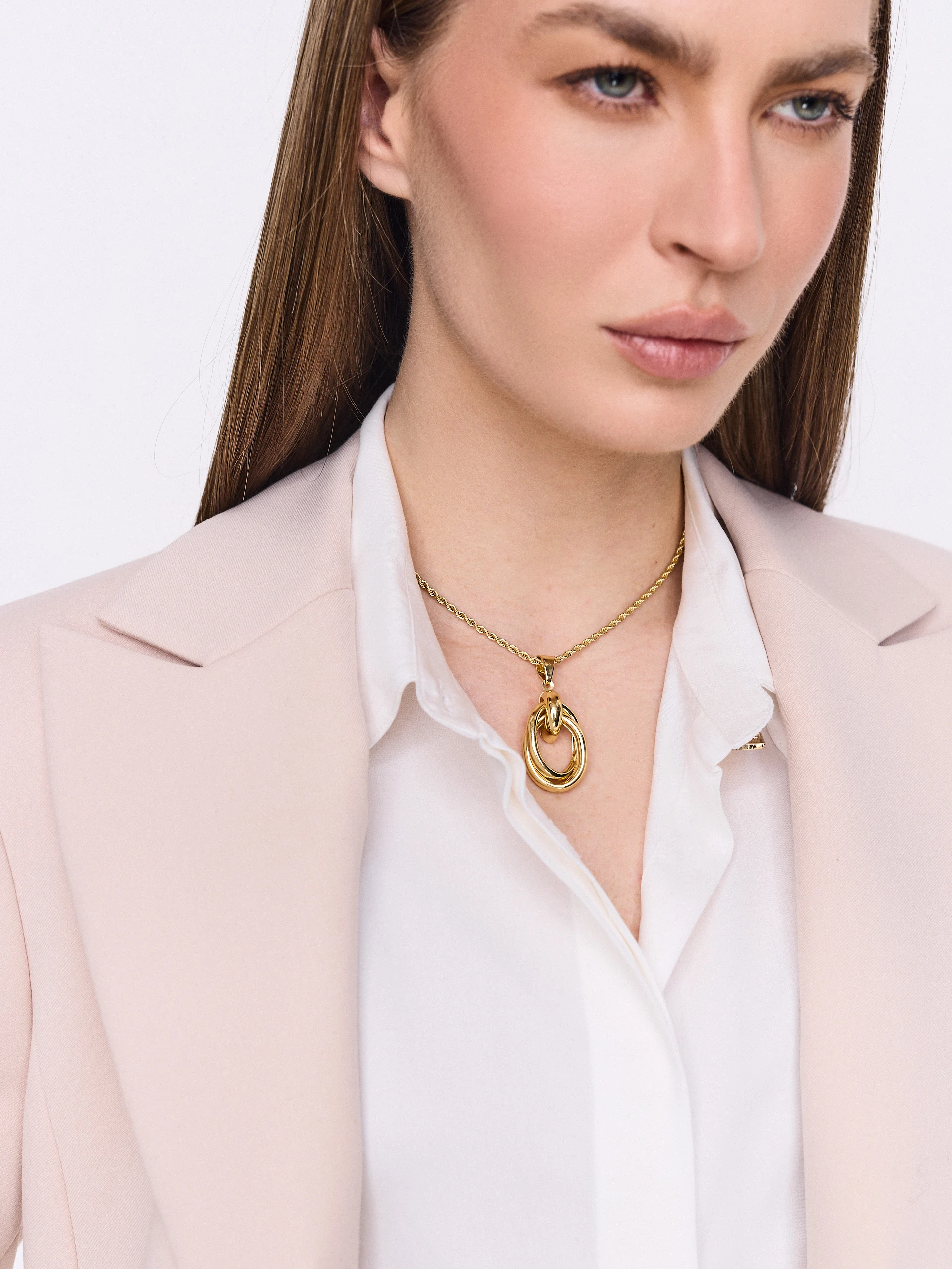 Gold-plated necklace with an elegant pendant