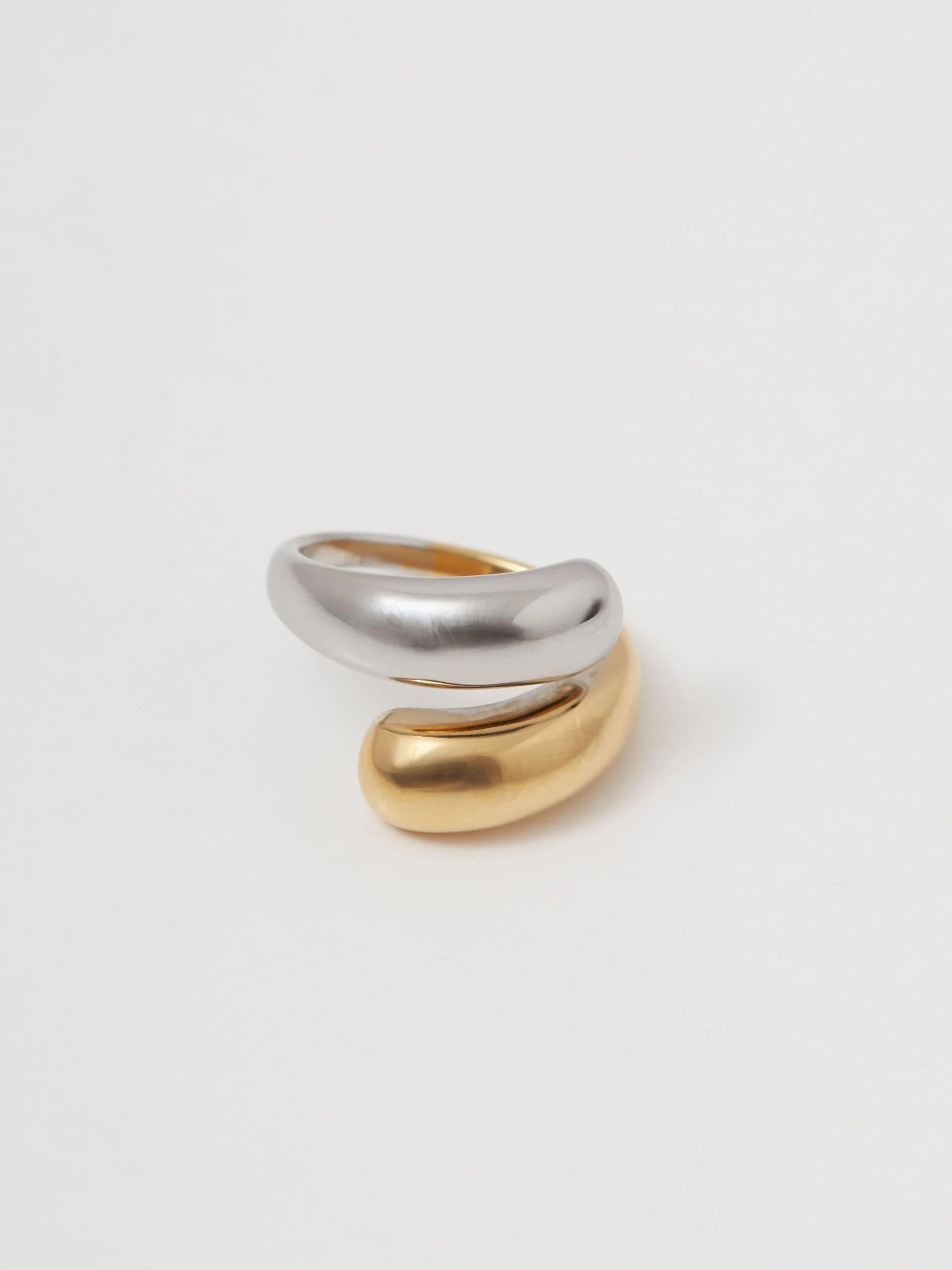 Ring in gold and silver colors