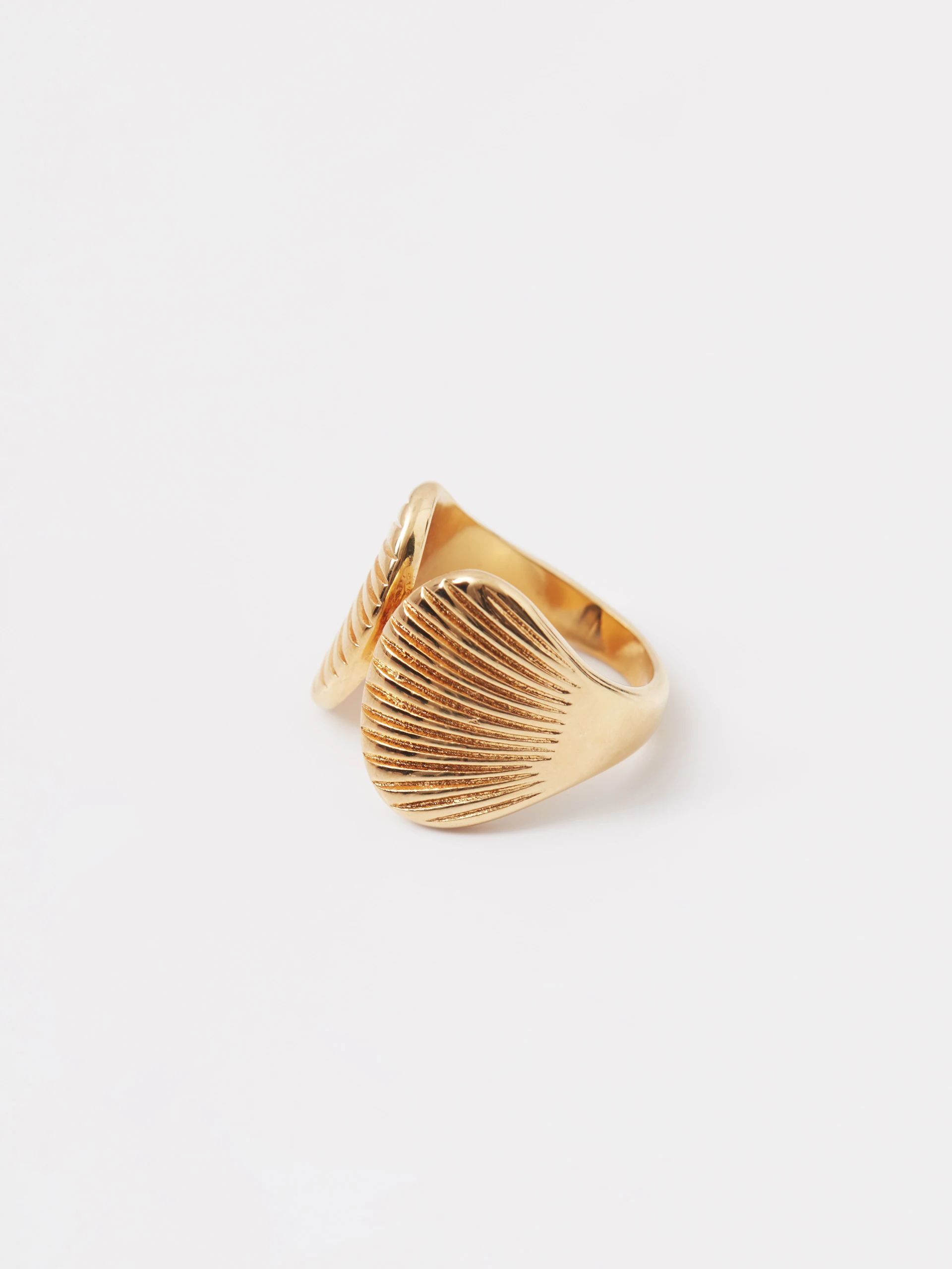 Gold-plated shell-shaped ring
