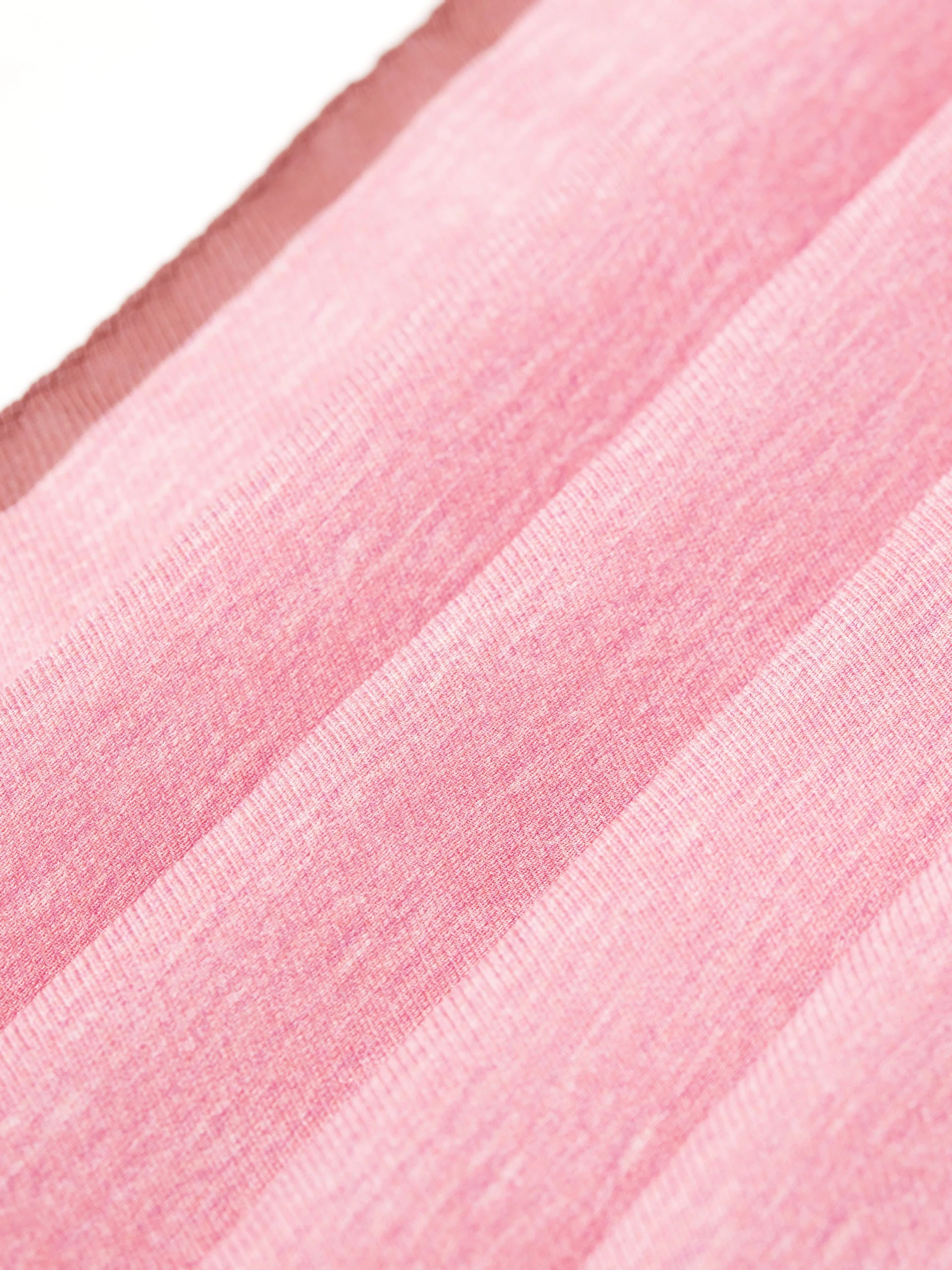 Woolen pink scarf with silk accents