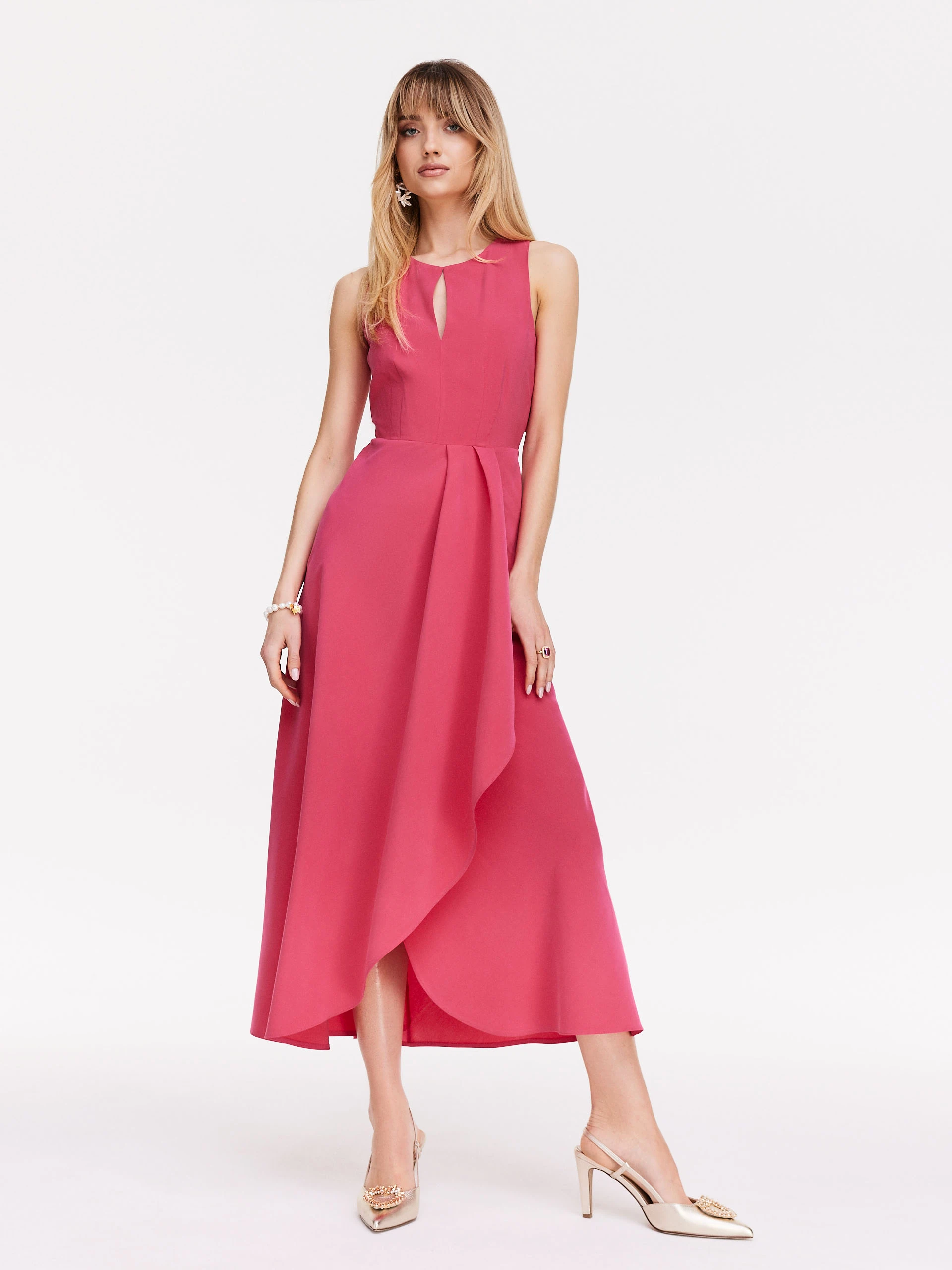 Long elegant dress with a bow