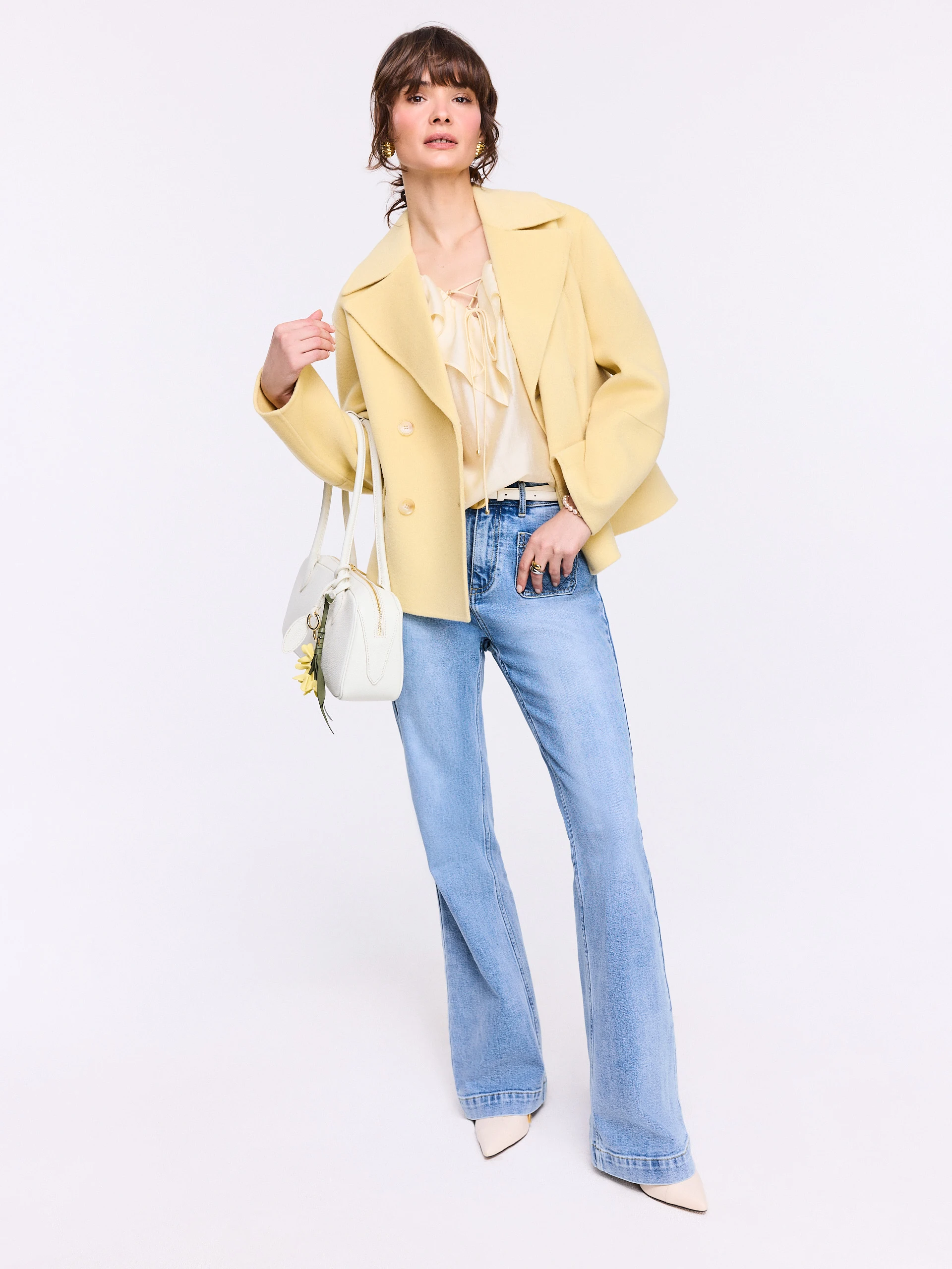 Elegant blouse with tie detail in butter color