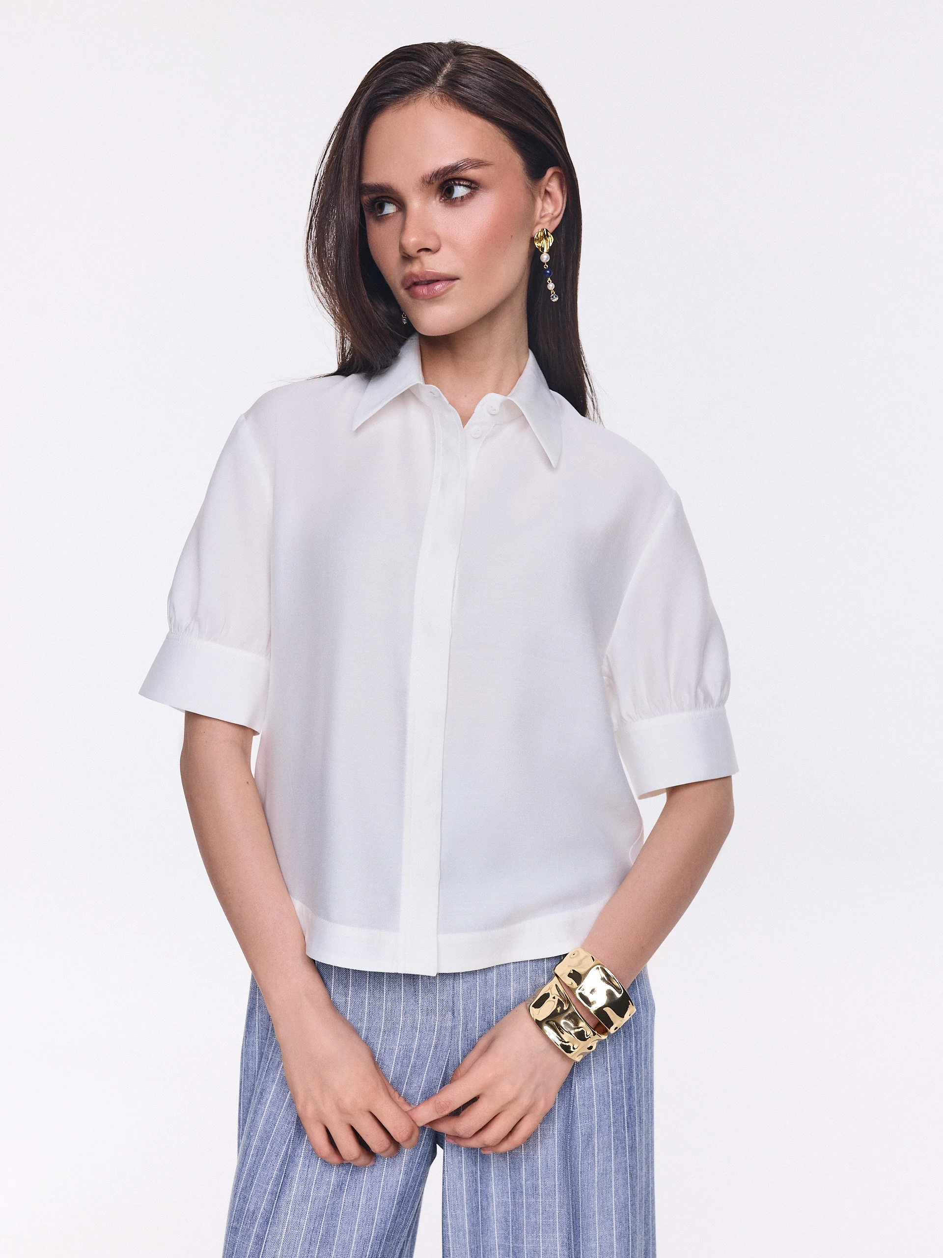 An elegant white short-sleeved shirt