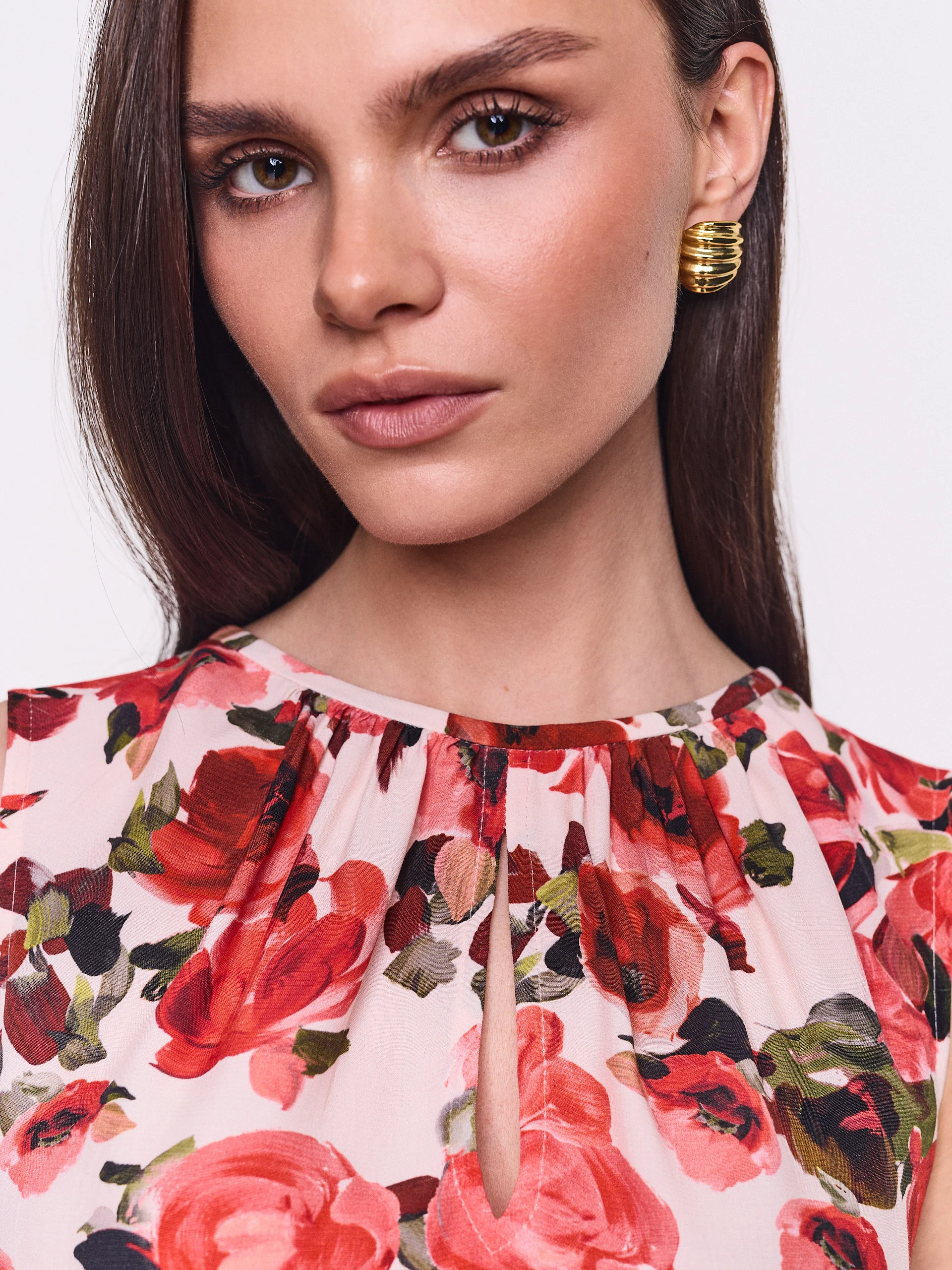 Floral-print blouse with a tie