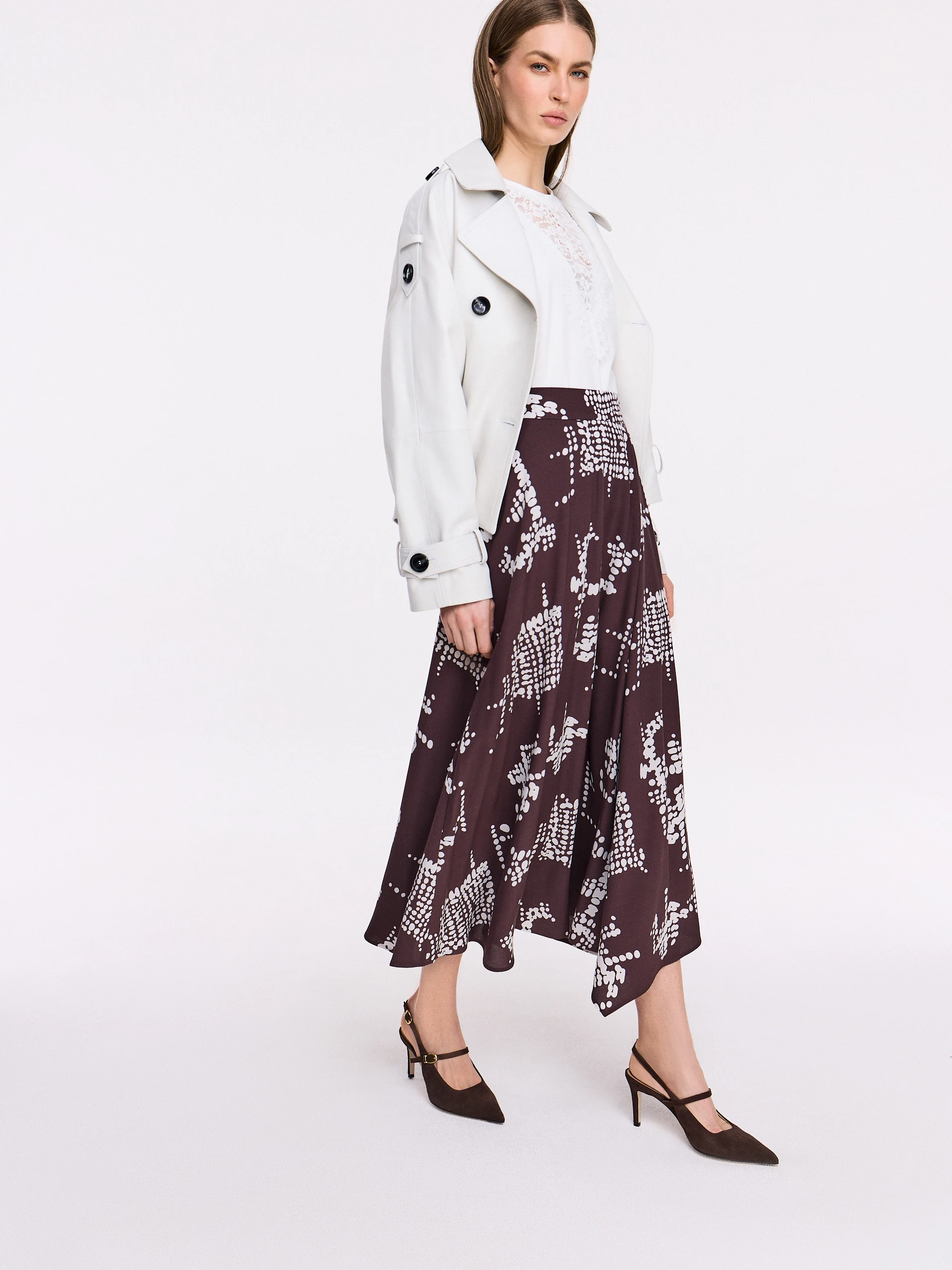 Elegant asymmetrical skirt with print