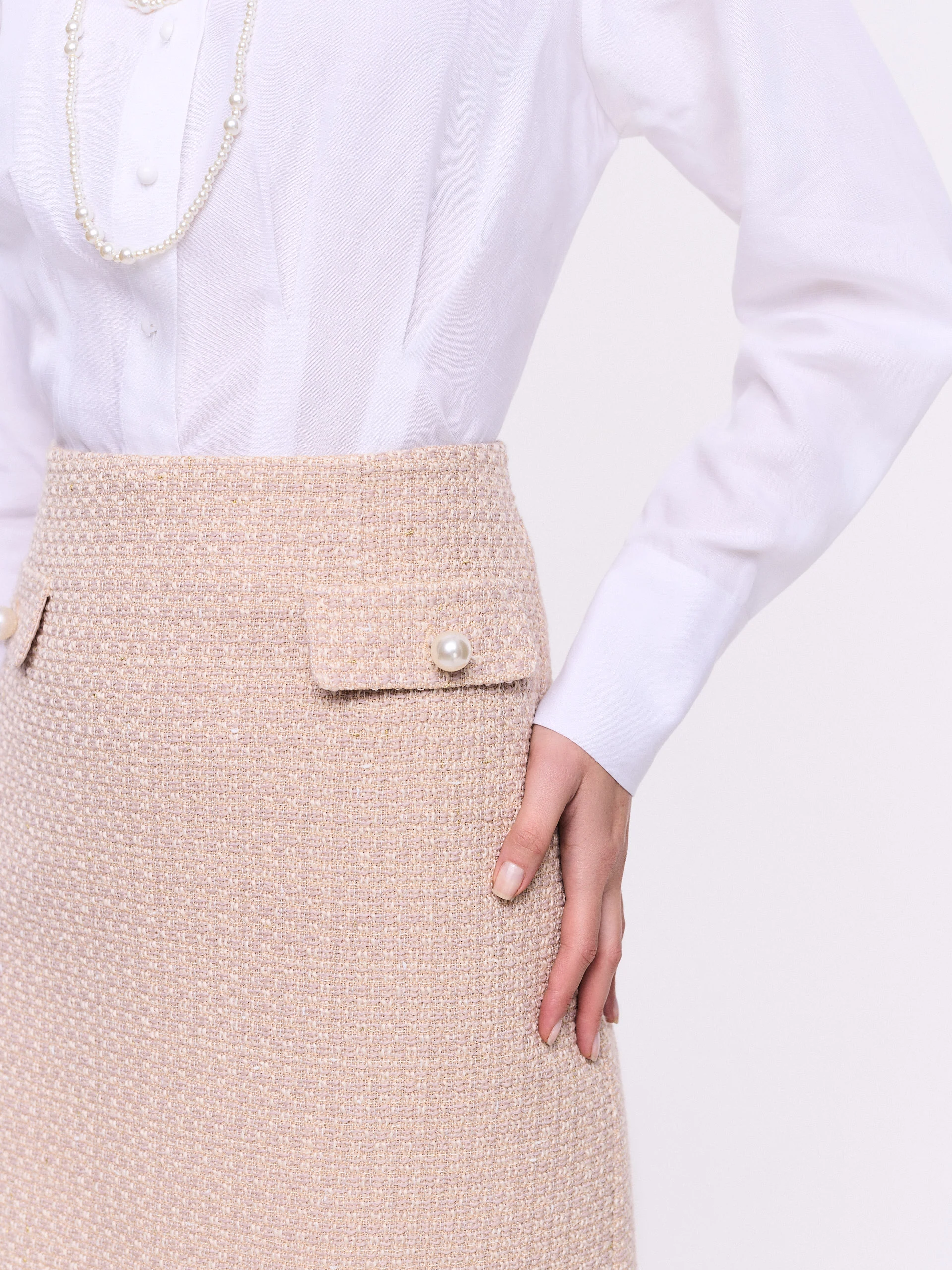 Short beige tweed skirt