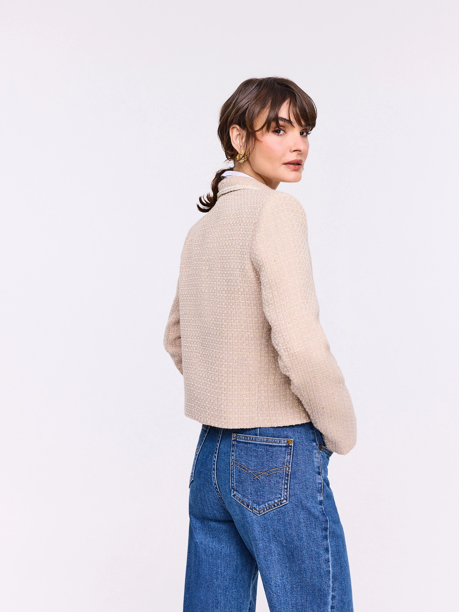Short beige tweed jacket