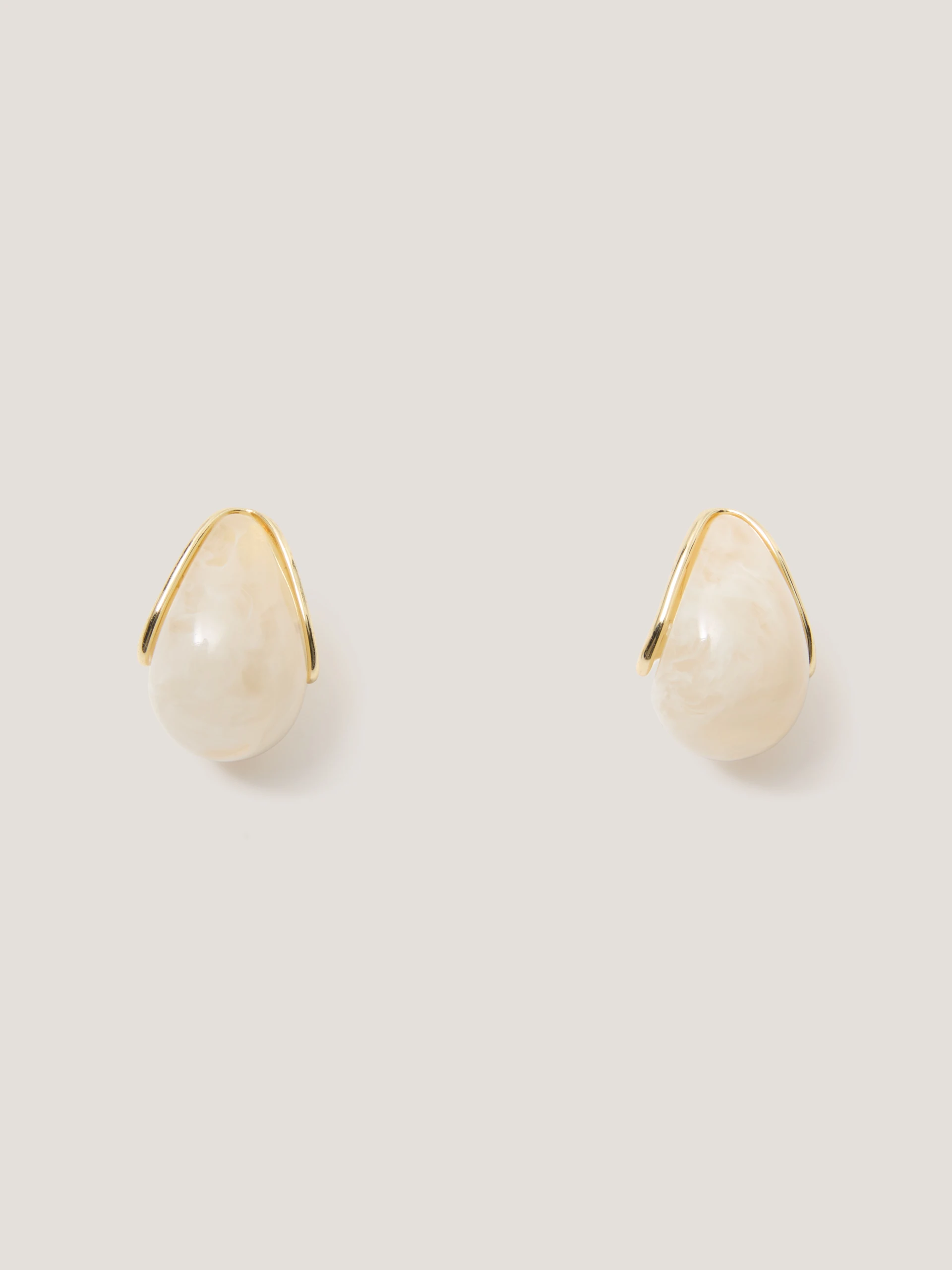 Elegant pearl earrings