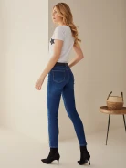 JEANSY Z WYSOKIM STANEM