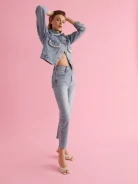 Spodnie jeansowe o kroju mom slim fit