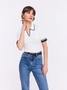 Biały sweter polo z krótkim rękawem