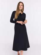 Czarna sukienka midi z ozdobną różą