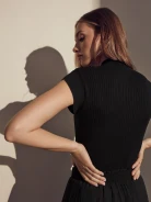 BLACK HALF-GOLF WITH SHORT SLEEVES