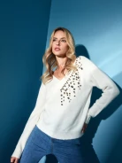 Bright sweater with v neckline