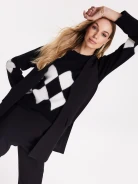 Black oversize sweater in diamonds