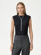 Fitted black sleeveless blouse