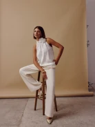 Elegant cream trousers with pleats