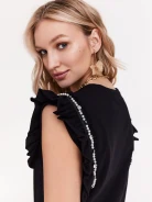 Hanging beige flower-shaped earrings