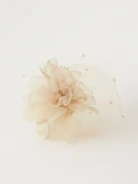 Fascinator in cream color with feathers
