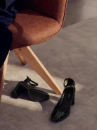 BLACK LACQUERED PUMPS
