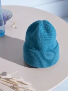 NIEBIESKA CZAPKA Z WEŁNĄ I KASZMIREM
