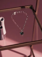 CHAIN NECKLACE WITH HEART PENDANT