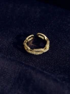 RING WITH A CHAIN MOTIF