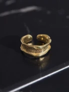 RING WITH IRREGULAR FORM