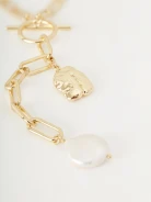 Necklace with decorative pearl