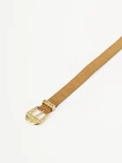 Brązowy pasek z ozdobną klamrą