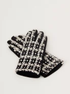 Knitted gloves in checkered pattern