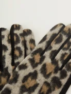 Knitted gloves
