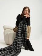 Soft shawl in black shade