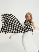 Black and white peplite scarf