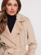 Brooch with pearls and chain