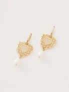 Heart-shaped earrings with natural pearls