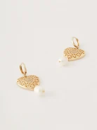 Heart-shaped earrings with natural pearls