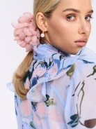 Pink flower-shaped brooch/pin