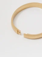 Minimalist bracelet in a golden shade