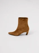 Low-heeled suede ankle boots